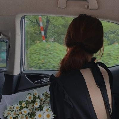 某影后之女出道颜值引争议，人设崩塌，深夜引热议